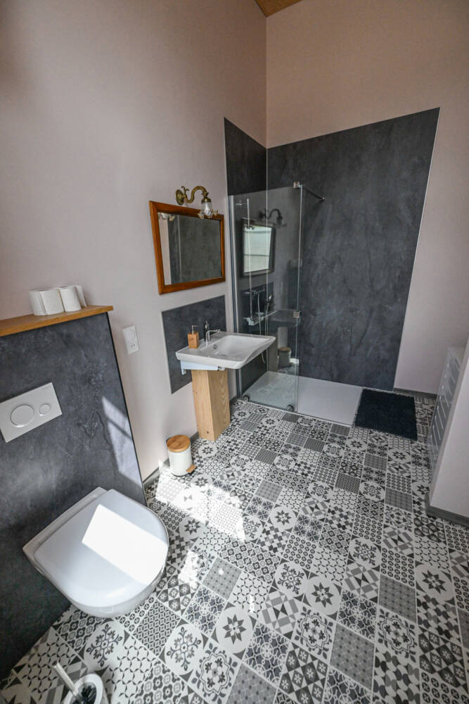 Gîte des Voyageurs - salle de bain PMR