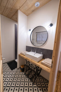 Salle de bain chambre voyage