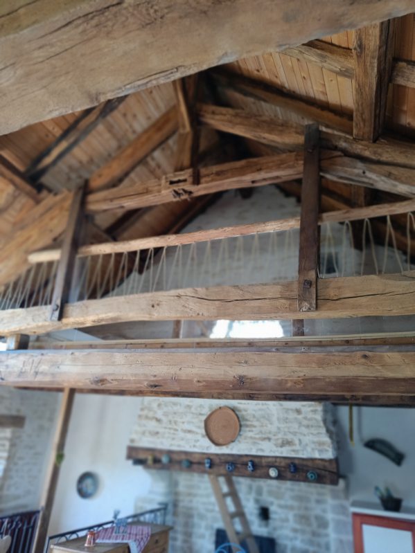 L'espace séjour et sa charpente
