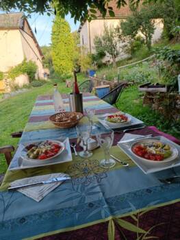 Table d'hôtes en extérieur