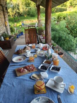 Petit-déjeuner en extérieur