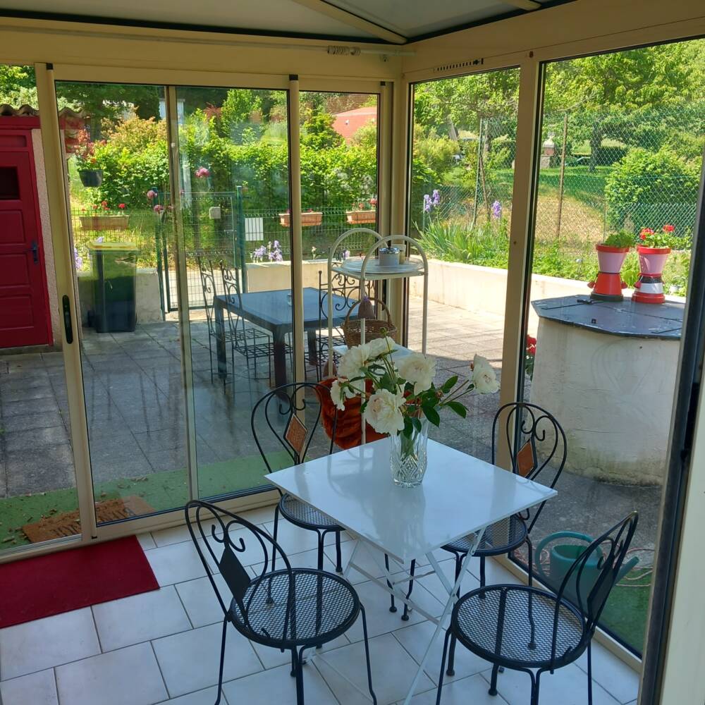 la terrasse Les pivoines blanches