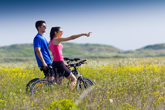 Couple en VTT