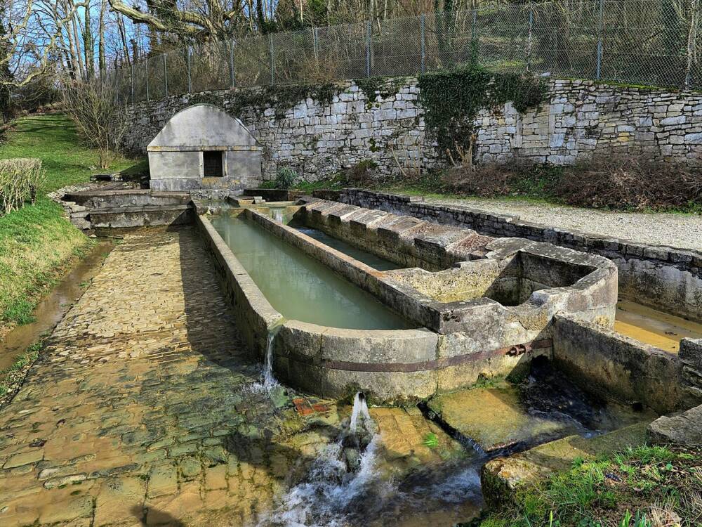 Thurey-le-Mont,_lavoir-abreuvoir